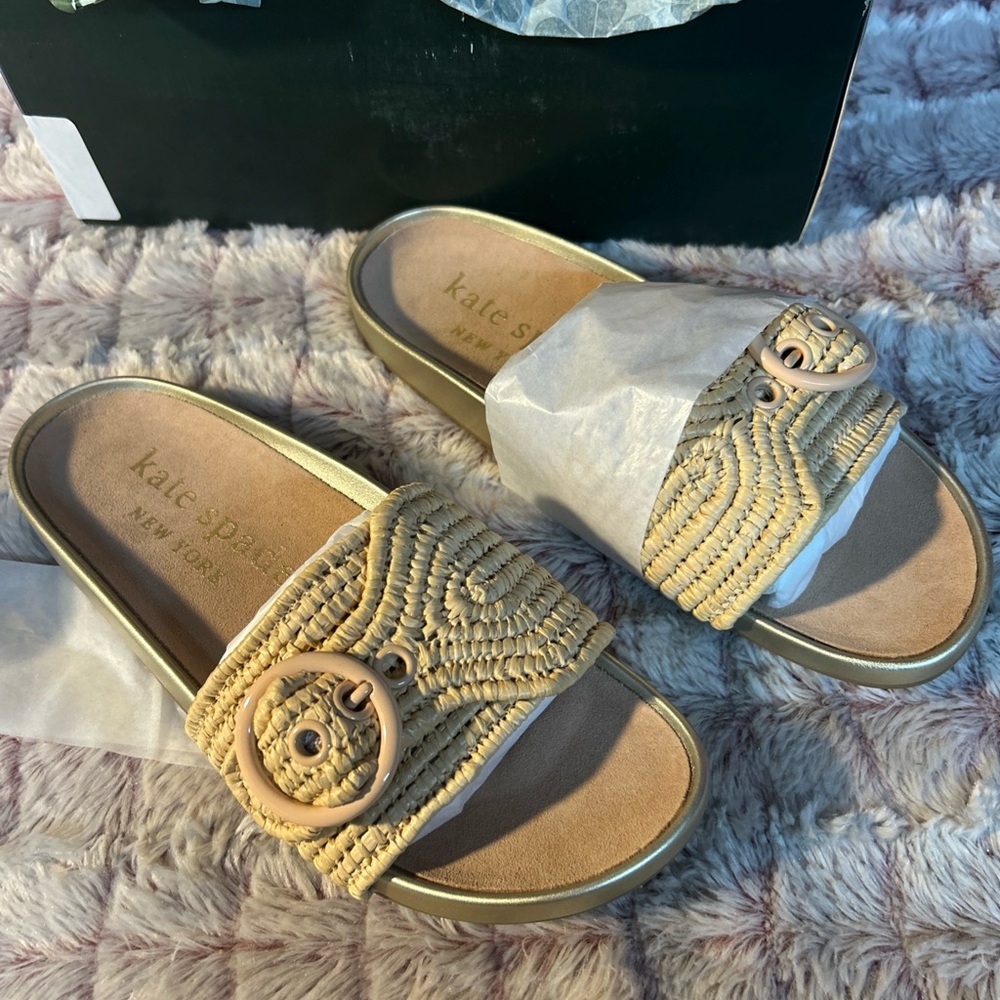 Beautiful Kate Spade Sandals Women's
NWT
7 Cream